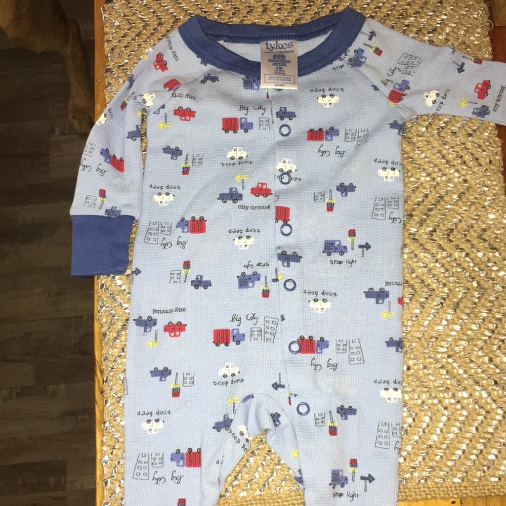Tykes by Carter’s 6 Month Onesie